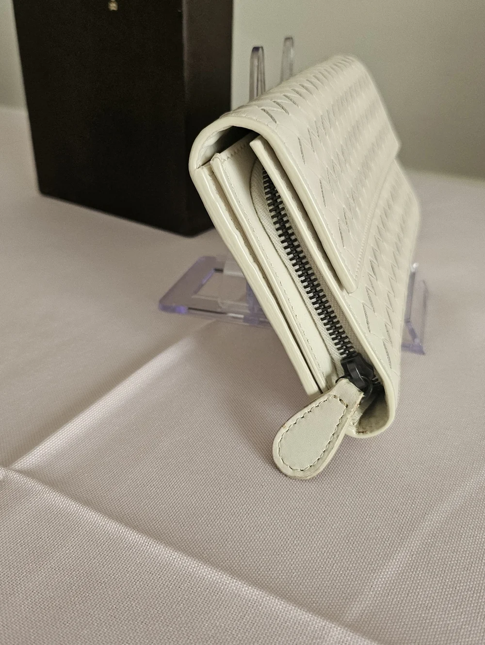 Bottega Veneta Intrecciato Continental Wallet – Ivory